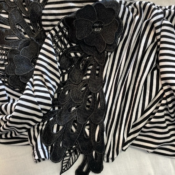 Christopher & Banks Women’s XL Black White Stripe Embroidered Short Sleeve Top - Picture 5 of 10